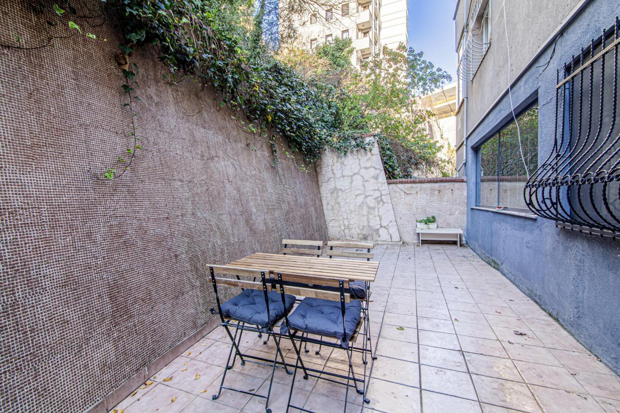Apartment Charming Flat With Backyard Close To Zorlu Center