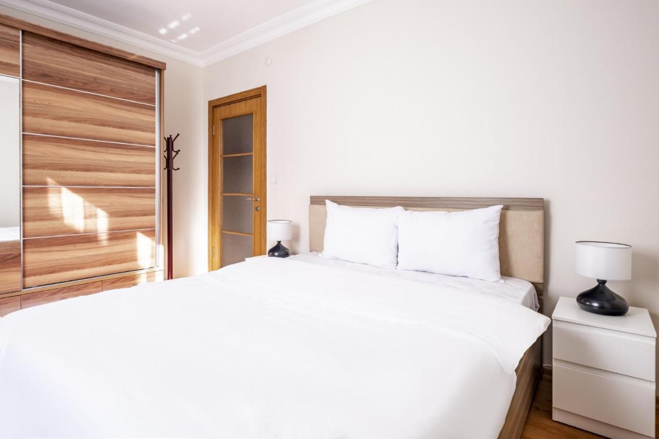 Flat In Maltepe With Balcony Near Shopping Malls Istanbul