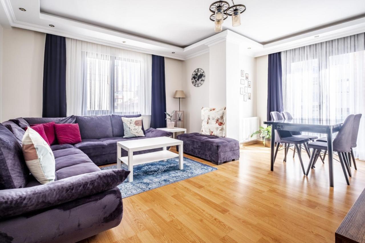 Flat In Maltepe With Balcony Near Shopping Malls