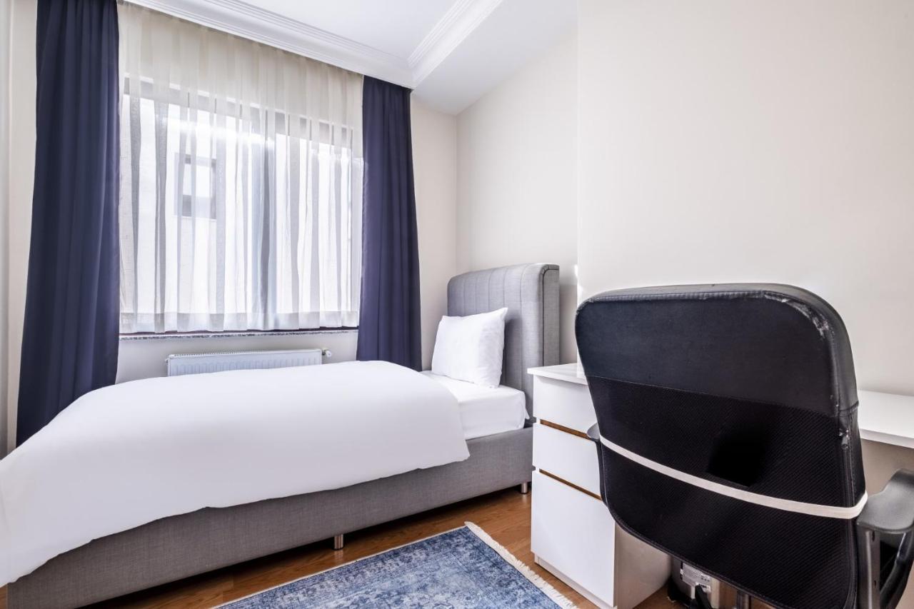 Flat In Maltepe With Balcony Near Shopping Malls Istanbul