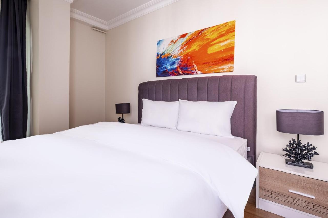 Flat In Maltepe With Balcony Near Shopping Malls
