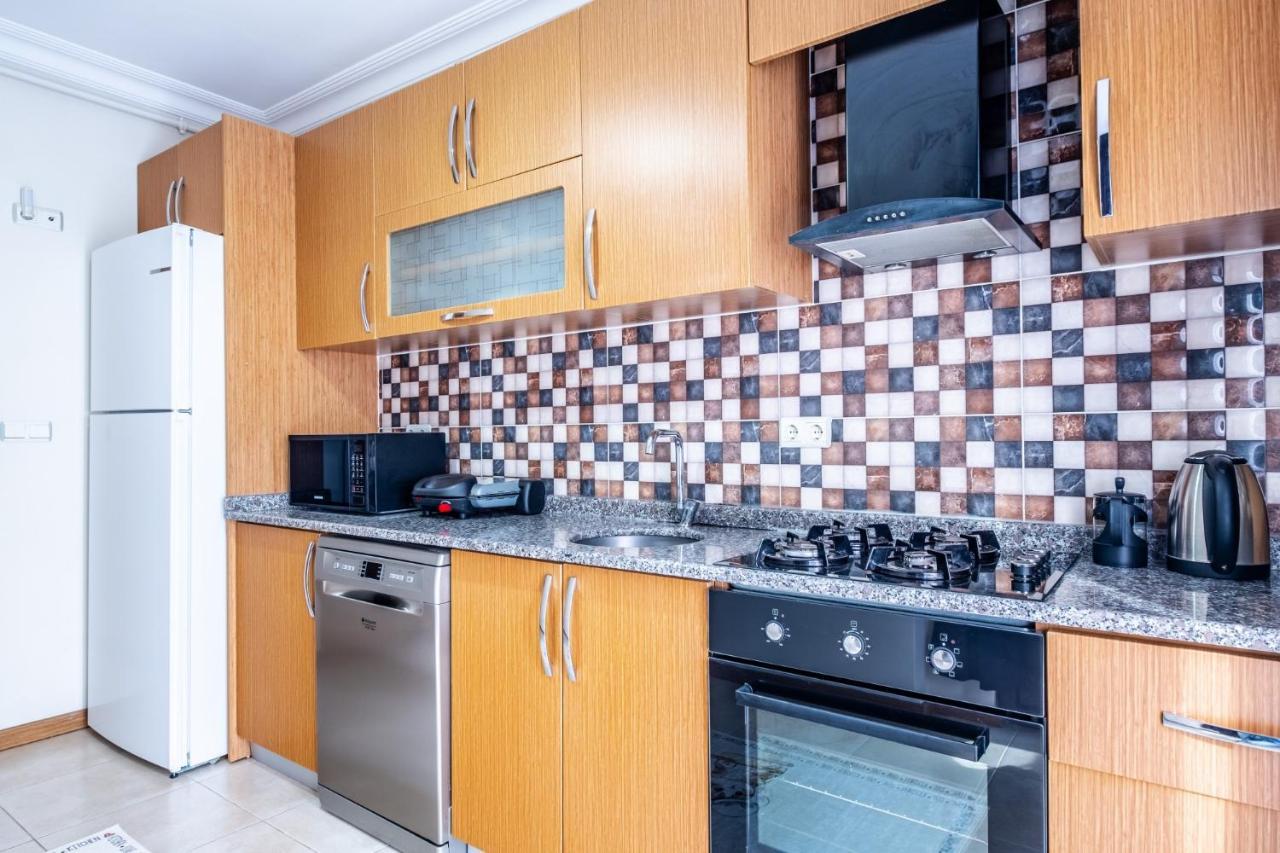 Flat In Maltepe With Balcony Near Shopping Malls Apartment