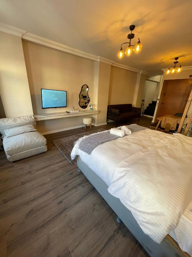Golden Arrow Suites *