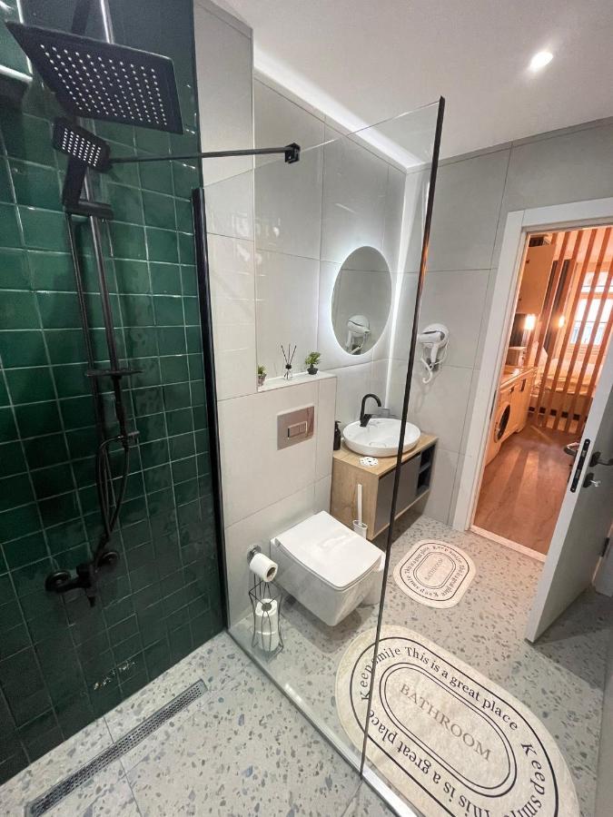Golden Arrow Suites Apartment