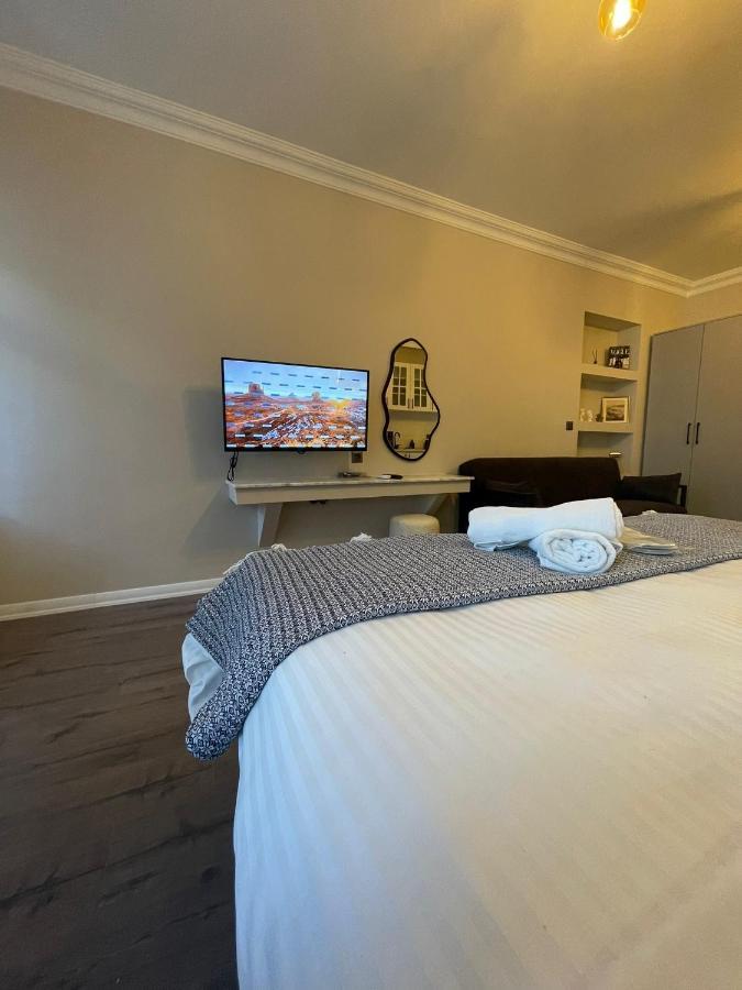Golden Arrow Suites *