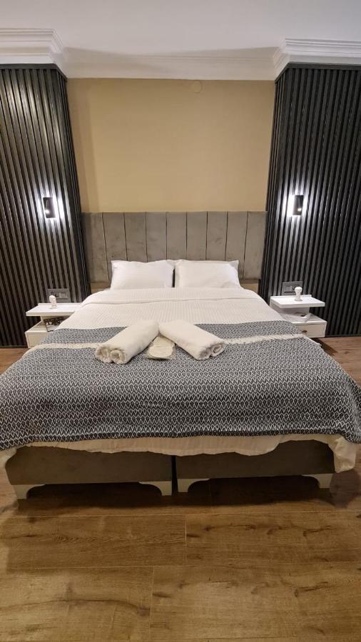 Golden Arrow Suites Apartment