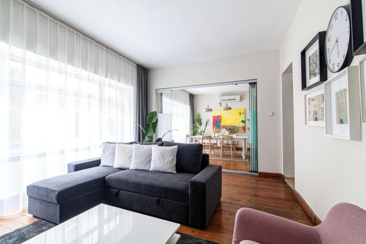 Sleek Flat Within Walking Distance To Pera Museum