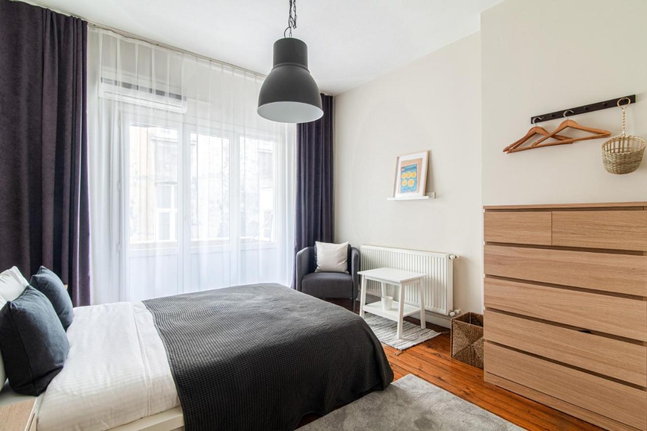 Sleek Flat Within Walking Distance To Pera Museum Daire