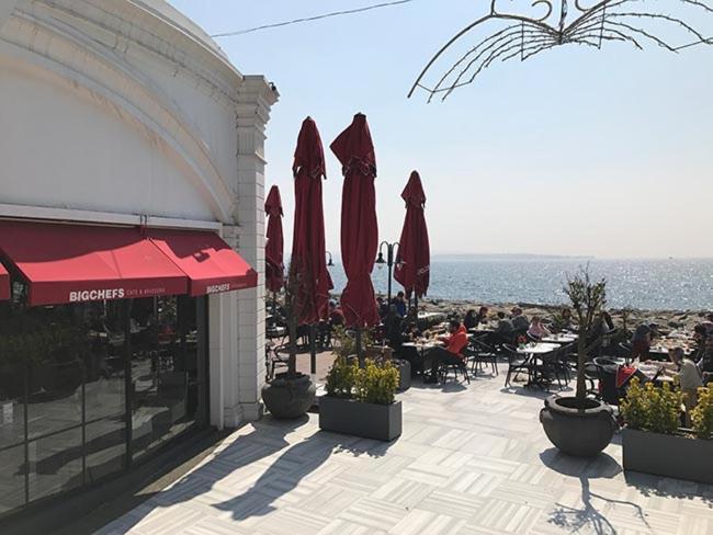 Apartment Wonderfully Located Seaside 3 Minutes To Metro Istanbul
