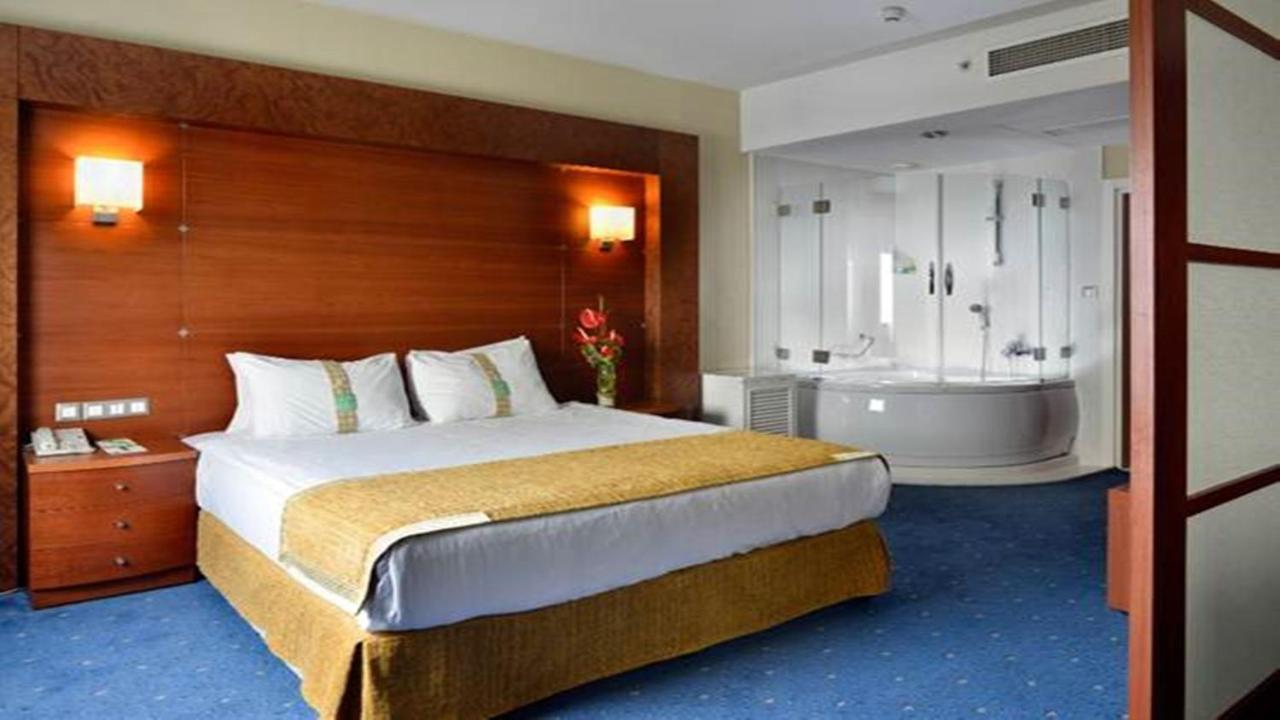 Hotel By Ihg 5*