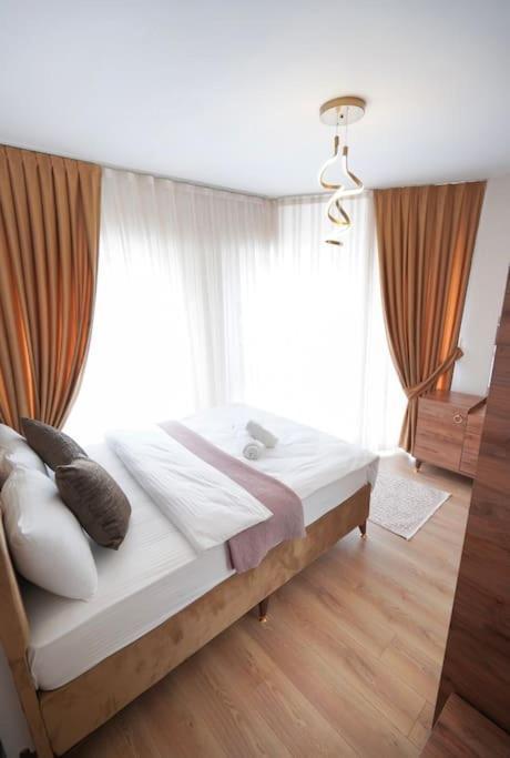 Two Bedroom King Deluxe Is9 *