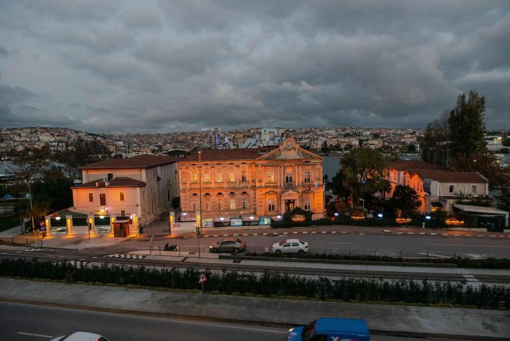 Waterfront By The Tram - Terrace With Dome & Golden Horn View In Fatih Apartamento *