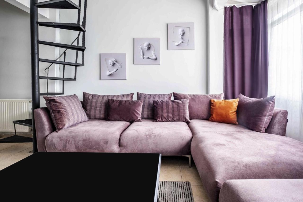 Sleek Flat With Excellent View In Cihangir *