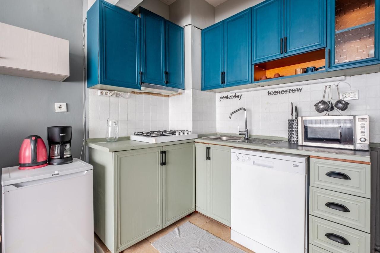 Sleek Flat With Excellent View In Cihangir Apartment *
