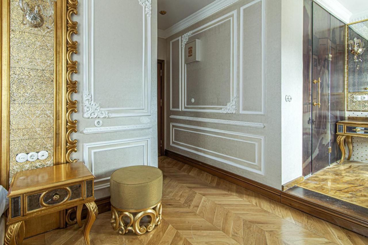 In Historic Mansion In Beylerbeyi