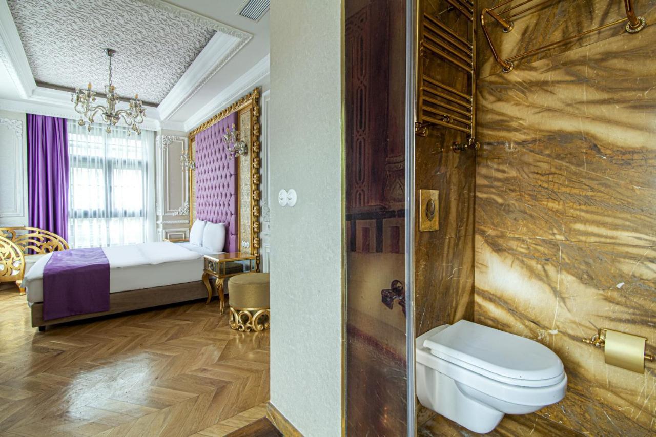 In Historic Mansion In Beylerbeyi Apartment