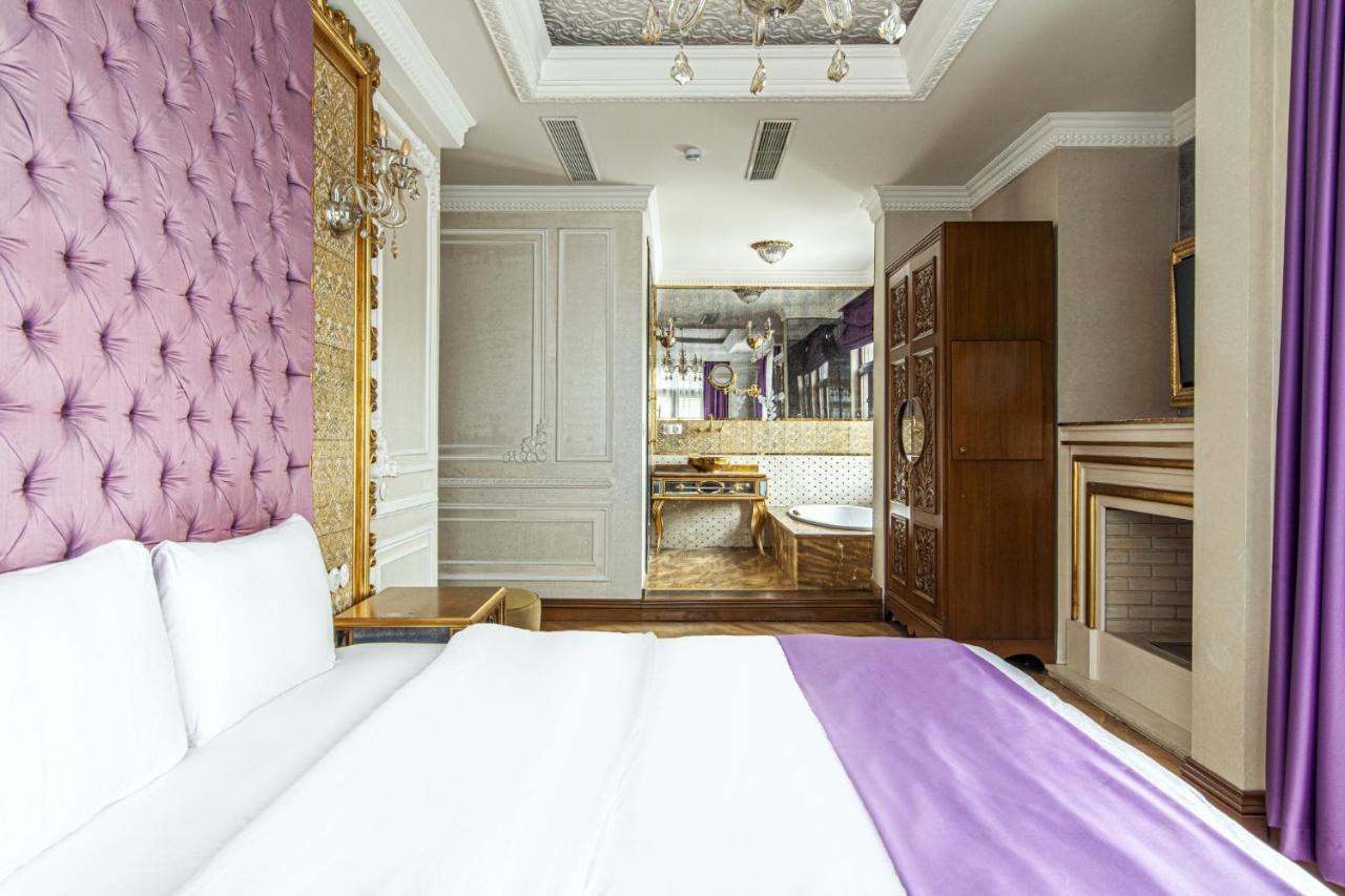 In Historic Mansion In Beylerbeyi *