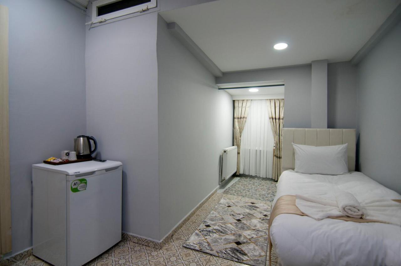 Palace 3*