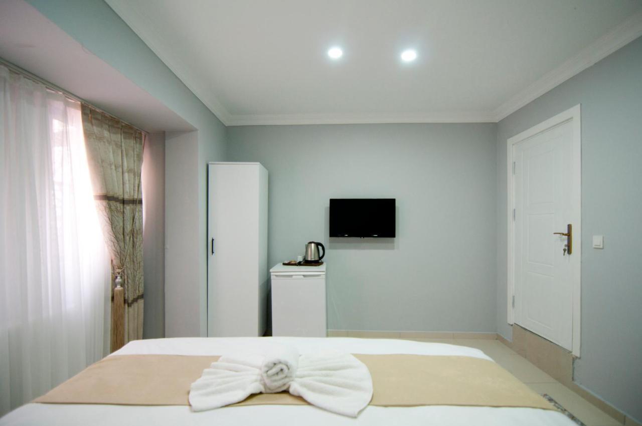 Palace 3*