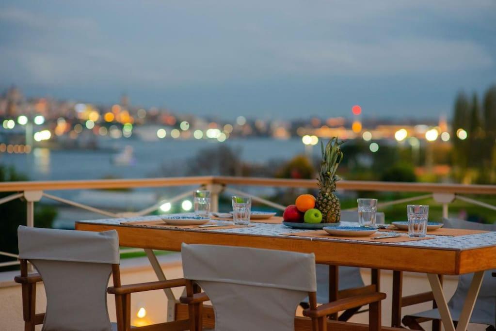 Waterfront By The Tram - Terrace With Dome & Golden Horn View In Fatih Istambul