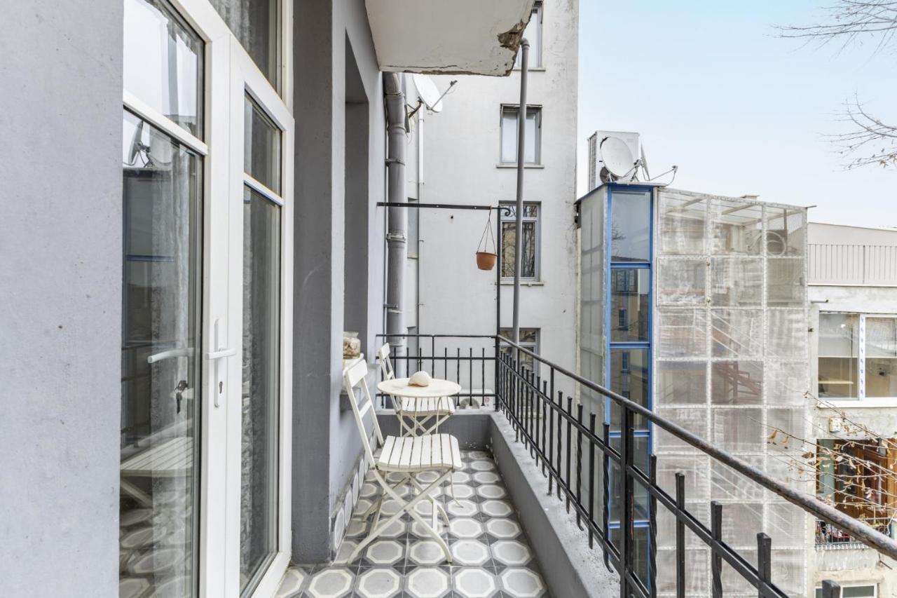 Flat With Balcony And Bosphorus View In Beyoglu Apartment Istanbul