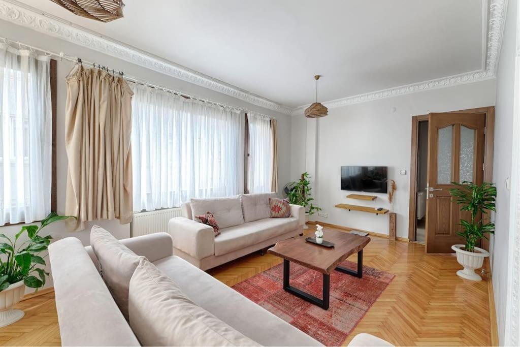 Gumussuyu By Azad Homes Apartment