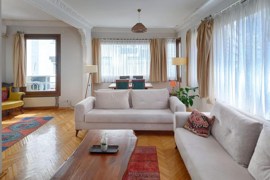 Gumussuyu By Azad Homes Apartment