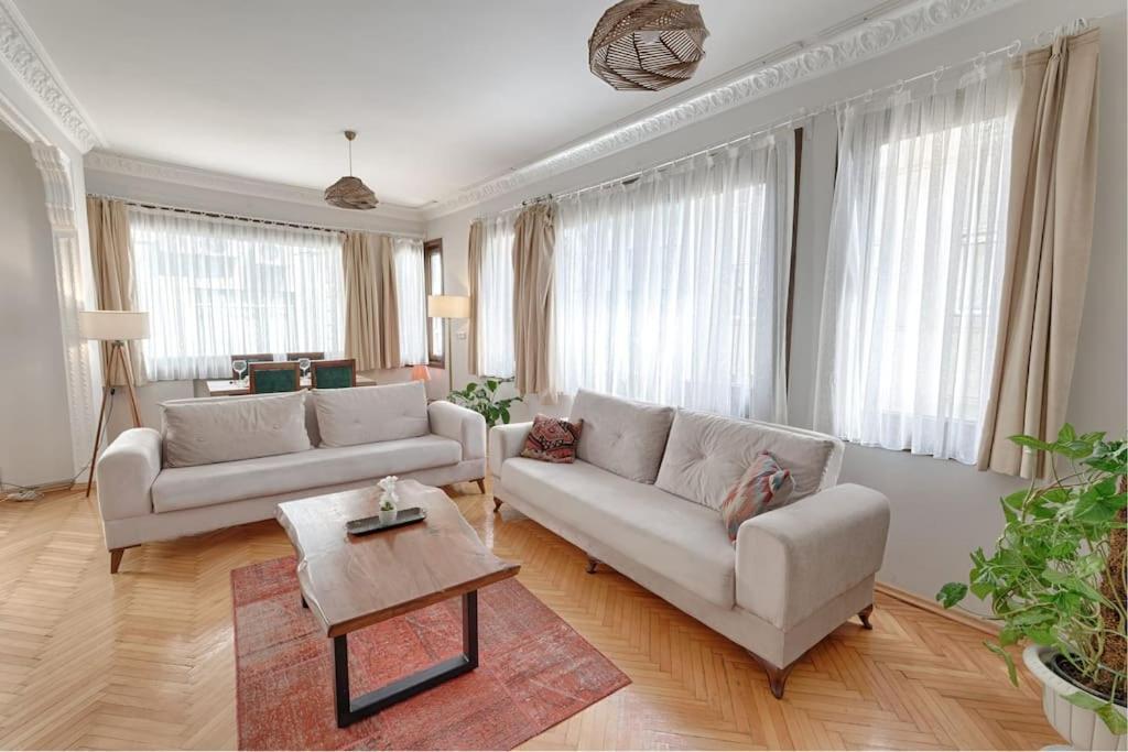Gumussuyu By Azad Homes Apartment *