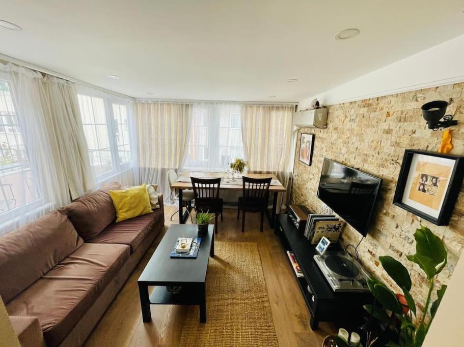 Terrace Flat In The Kadikoy Center Apartment