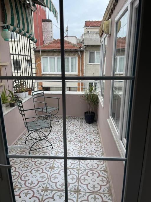 Terrace Flat In The Kadikoy Center *
