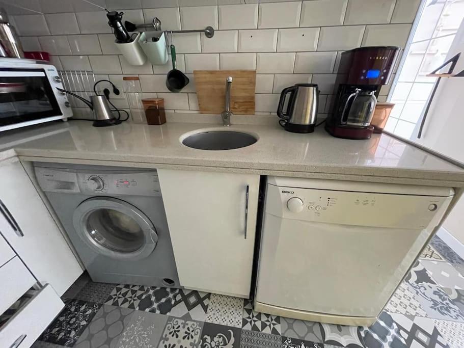 Terrace Flat In The Kadikoy Center Apartment *