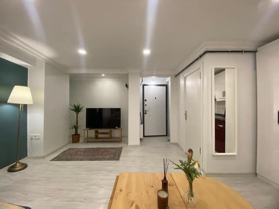 Renovated 2br Near Metro Apartment *