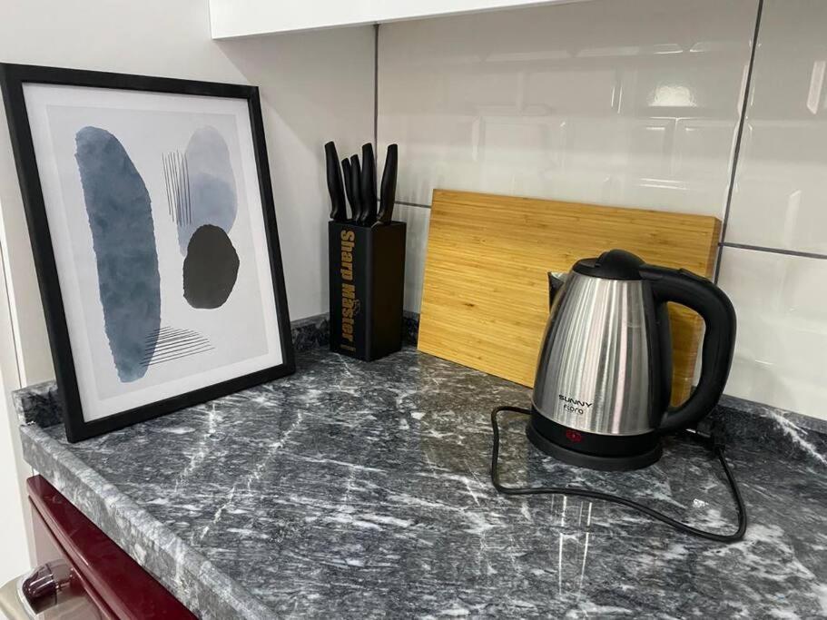Renovated 2br Near Metro Apartment *
