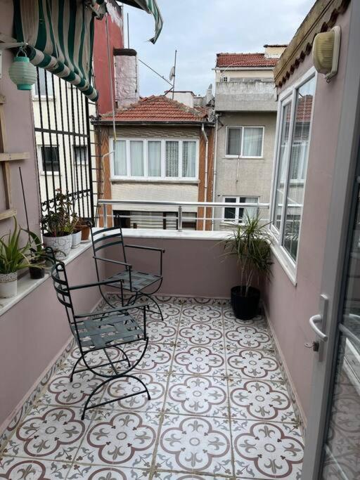 Terrace Flat In The Kadikoy Center Istanbul