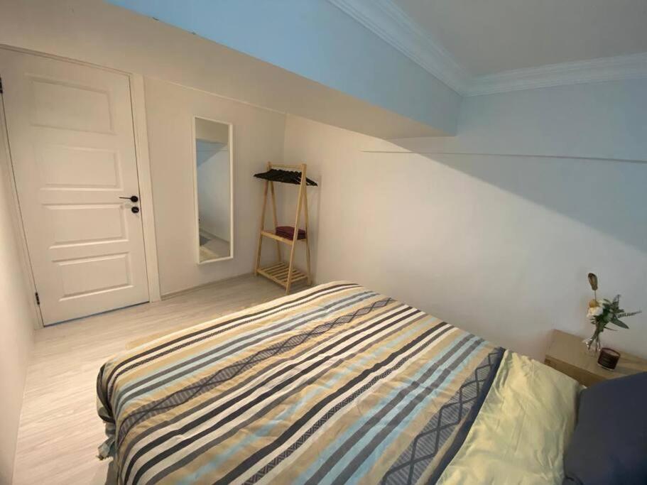 Renovated 2br Near Metro Apartment *