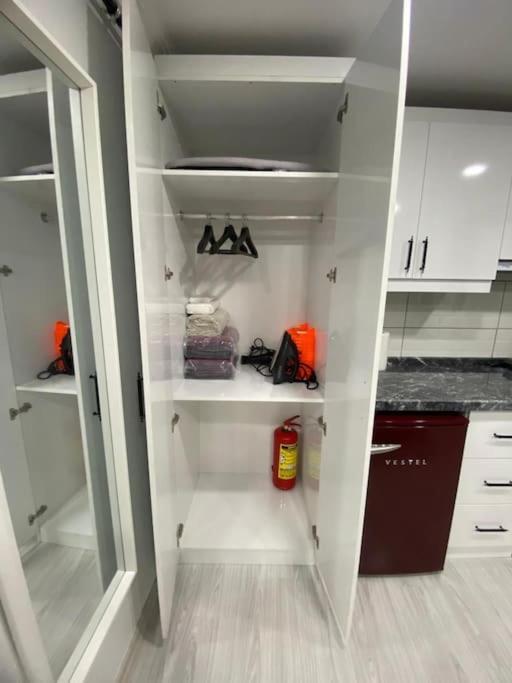 Renovated 2br Near Metro Apartment *