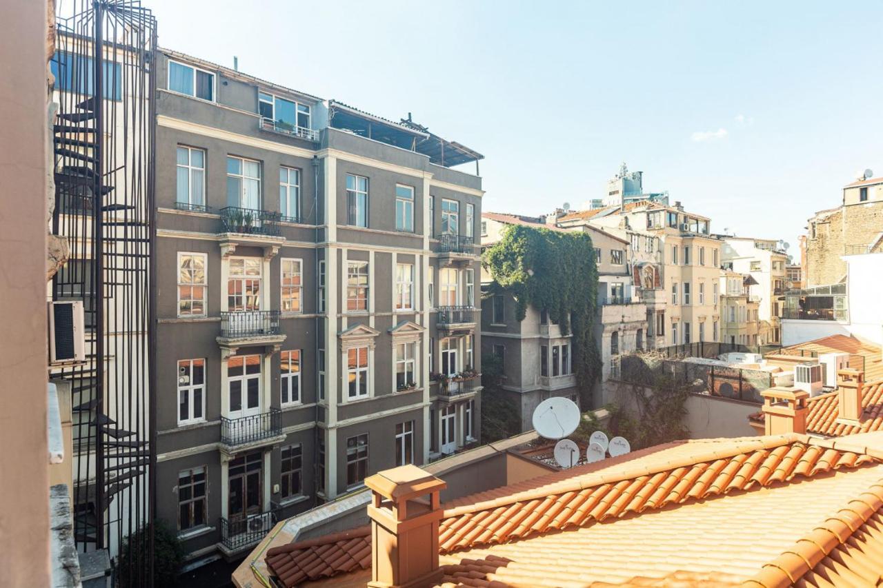 Eclectic Near Galata Tower In Beyoglu *