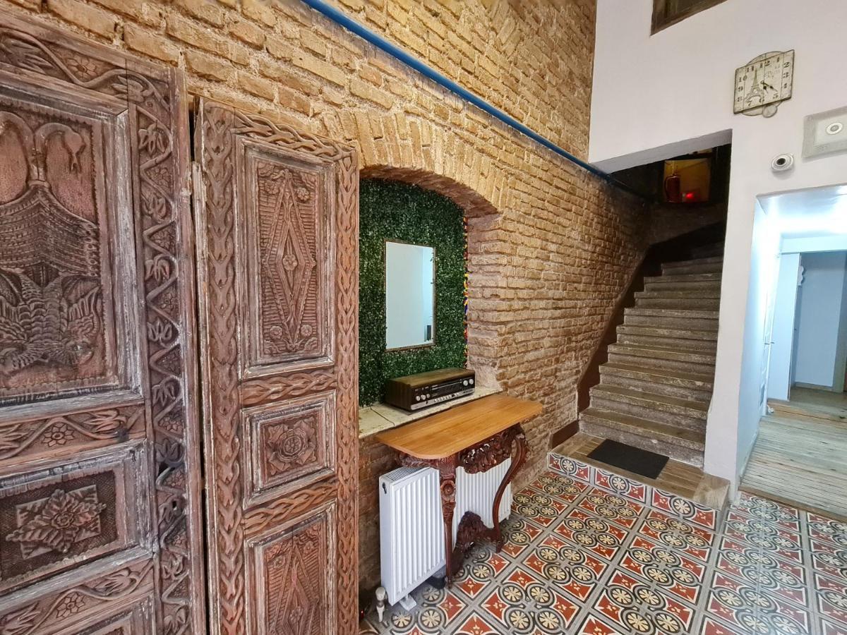 Peramira Apartment *