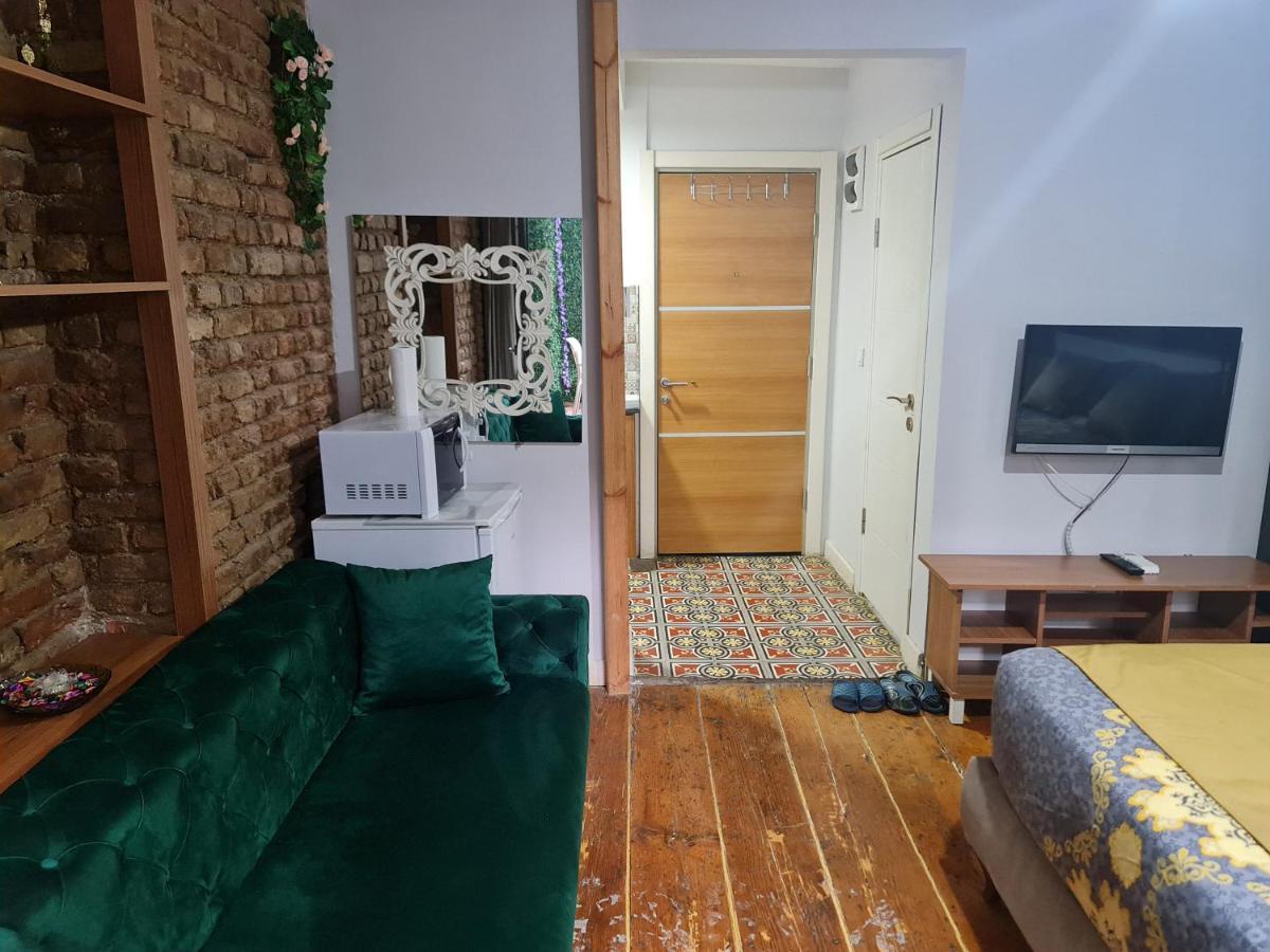 Peramira Apartment *