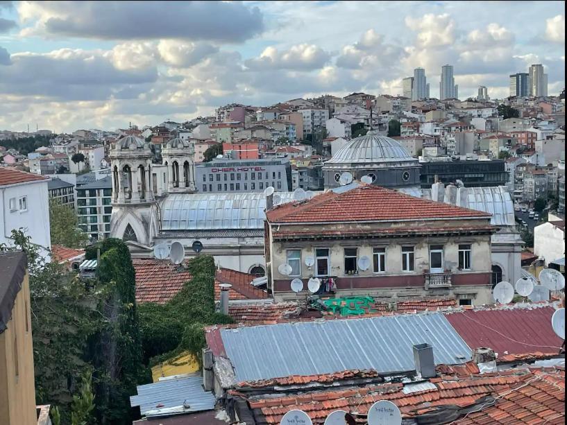 Peramira *