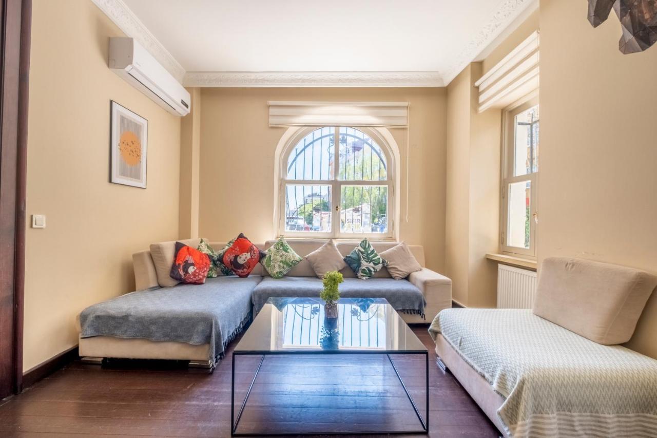 Designer Flat, 3br, 2ba Apartment *