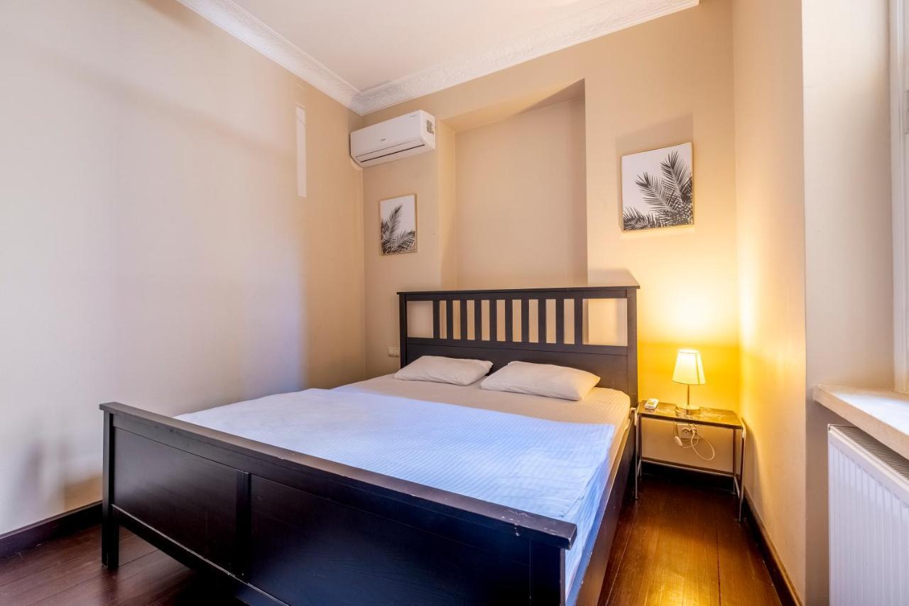 Designer Flat, 3br, 2ba Apartment *