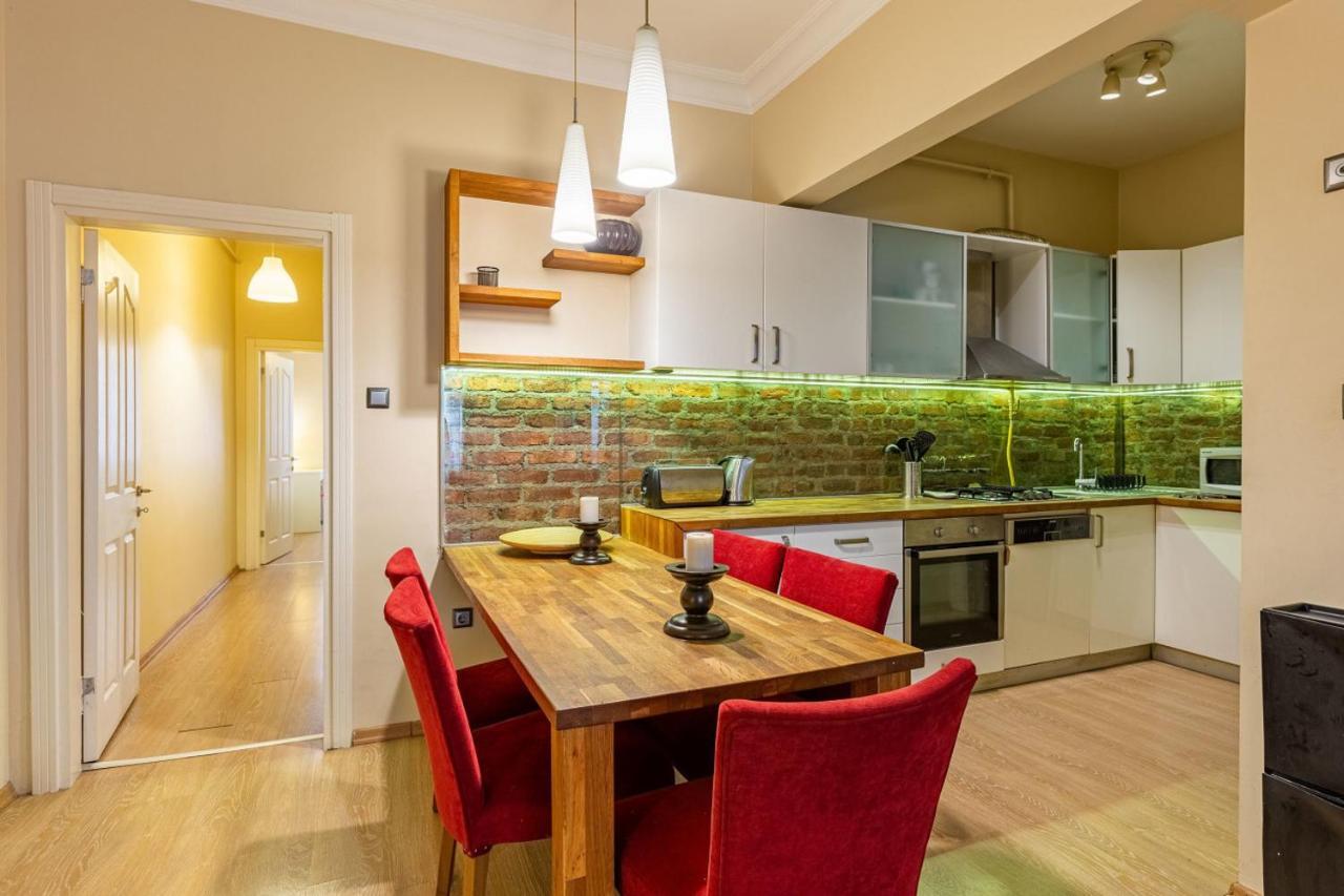 Flat 10-min Walk To Taksim Square In Sisli *