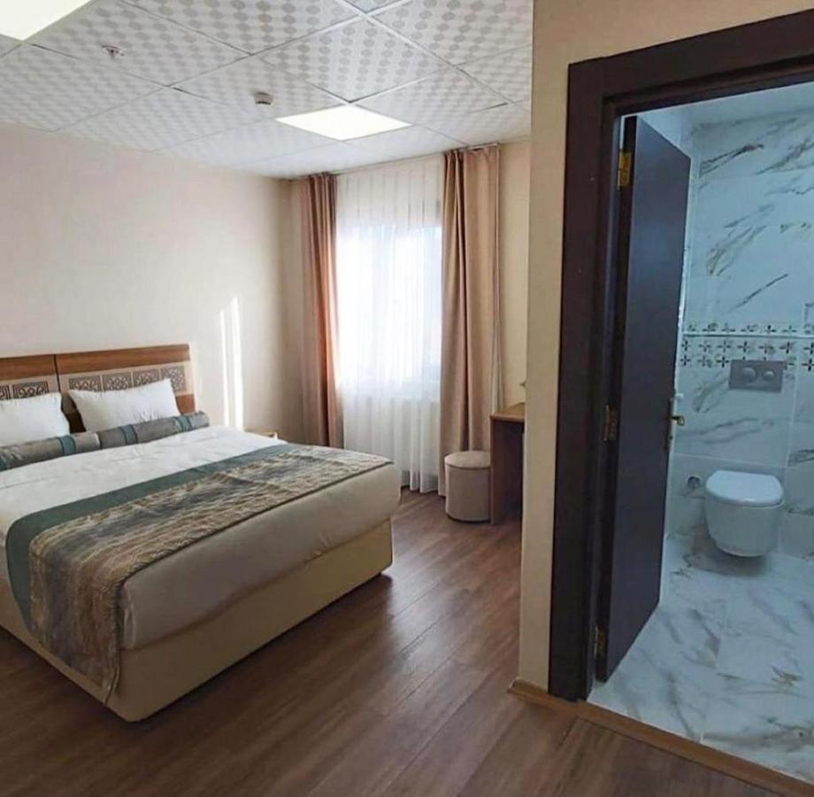Camellia Hotel *