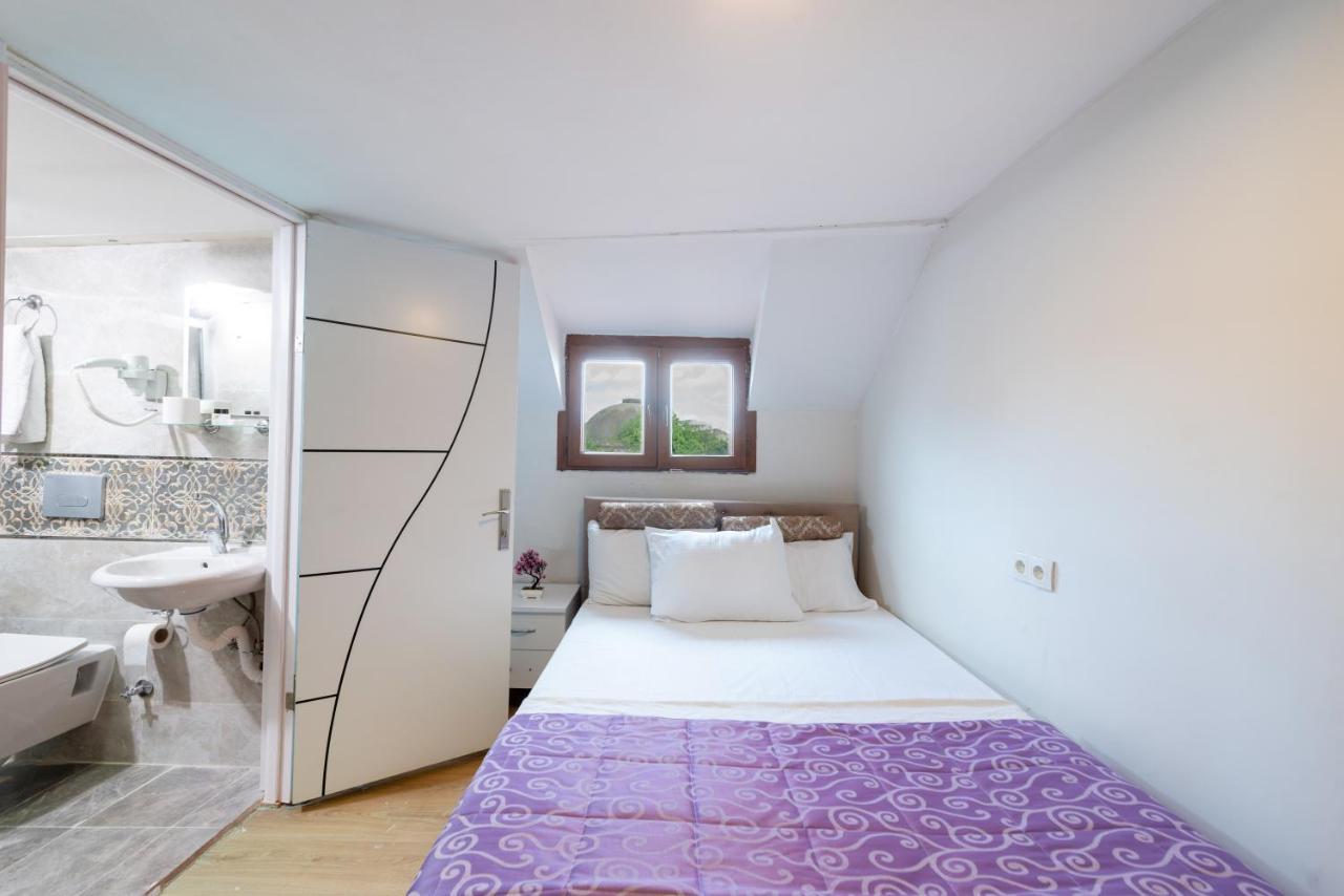 Hotel House *
