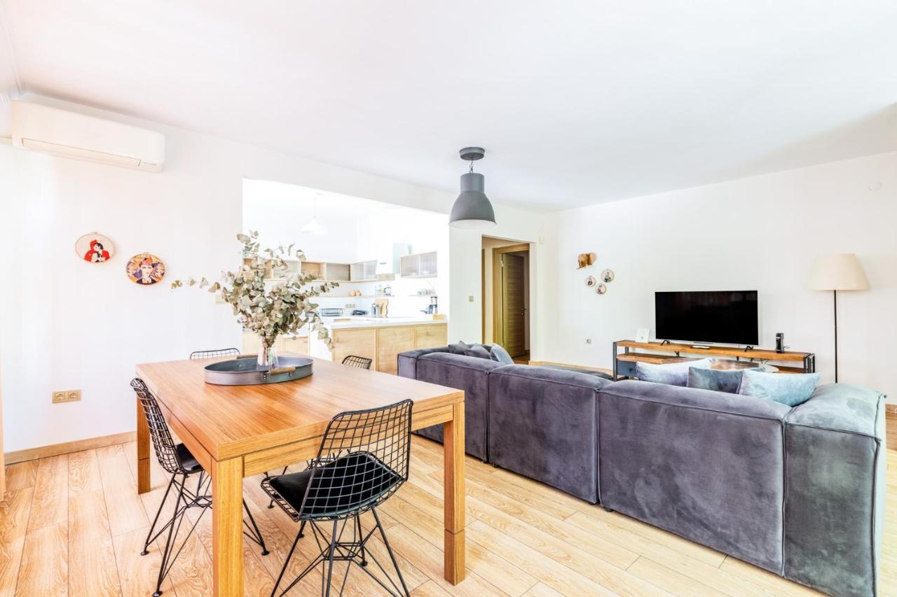 Flat W Balcony 1 Min To Bagdat Avenue In Kadikoy Apartment *