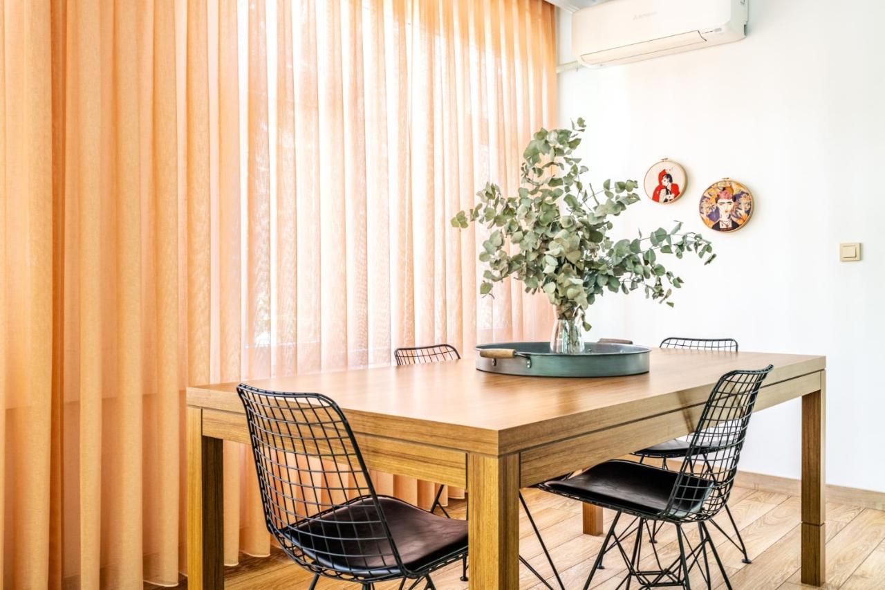 Flat W Balcony 1 Min To Bagdat Avenue In Kadikoy *
