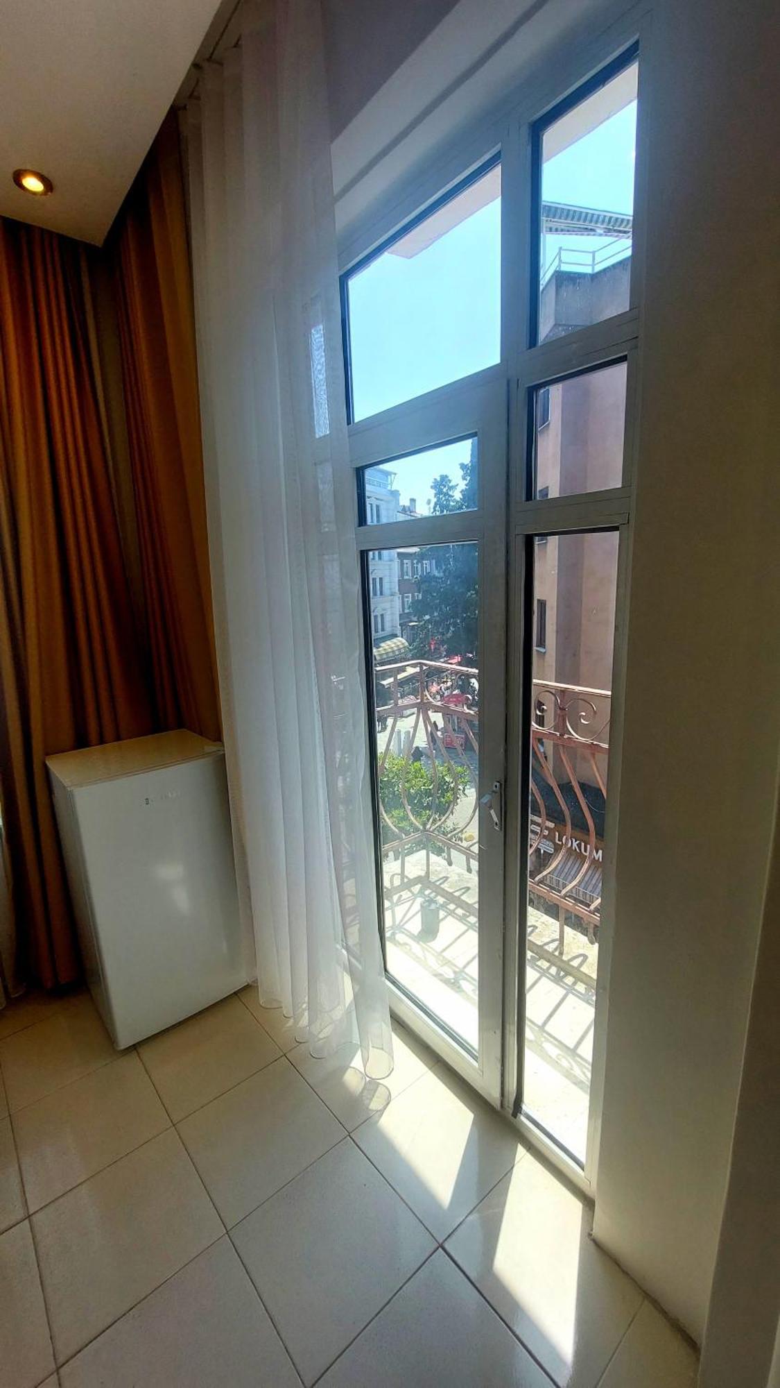 Apartment No 4 *