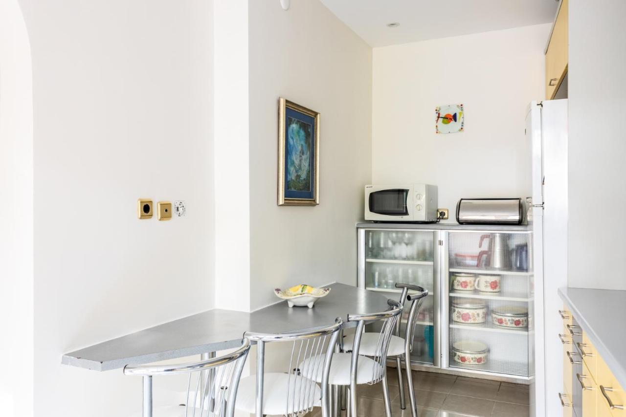 Chic Spacious Flat W Balcony 5 Min To Moda Coast * Istambul