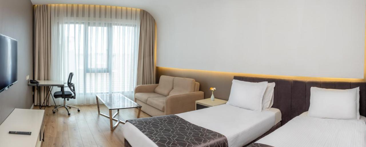 Elm Aparthotel 2*
